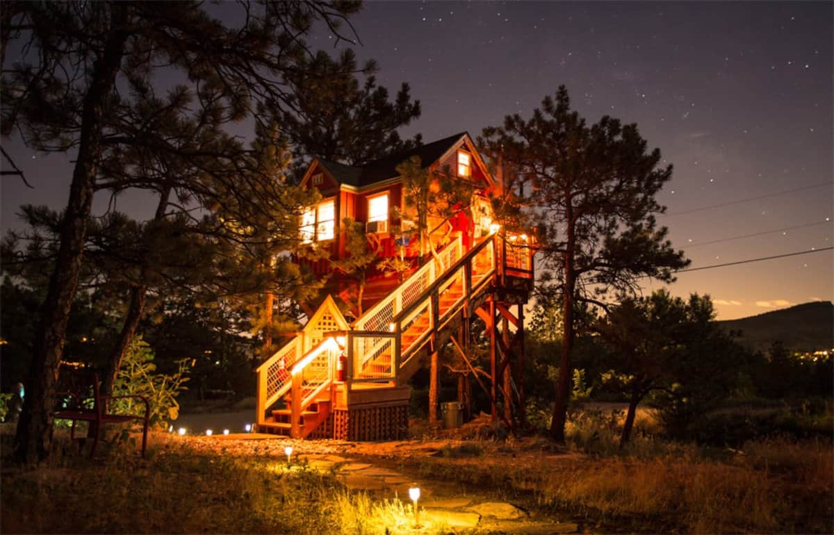 Best airbnb in Colorado (Little Red Treehouse)