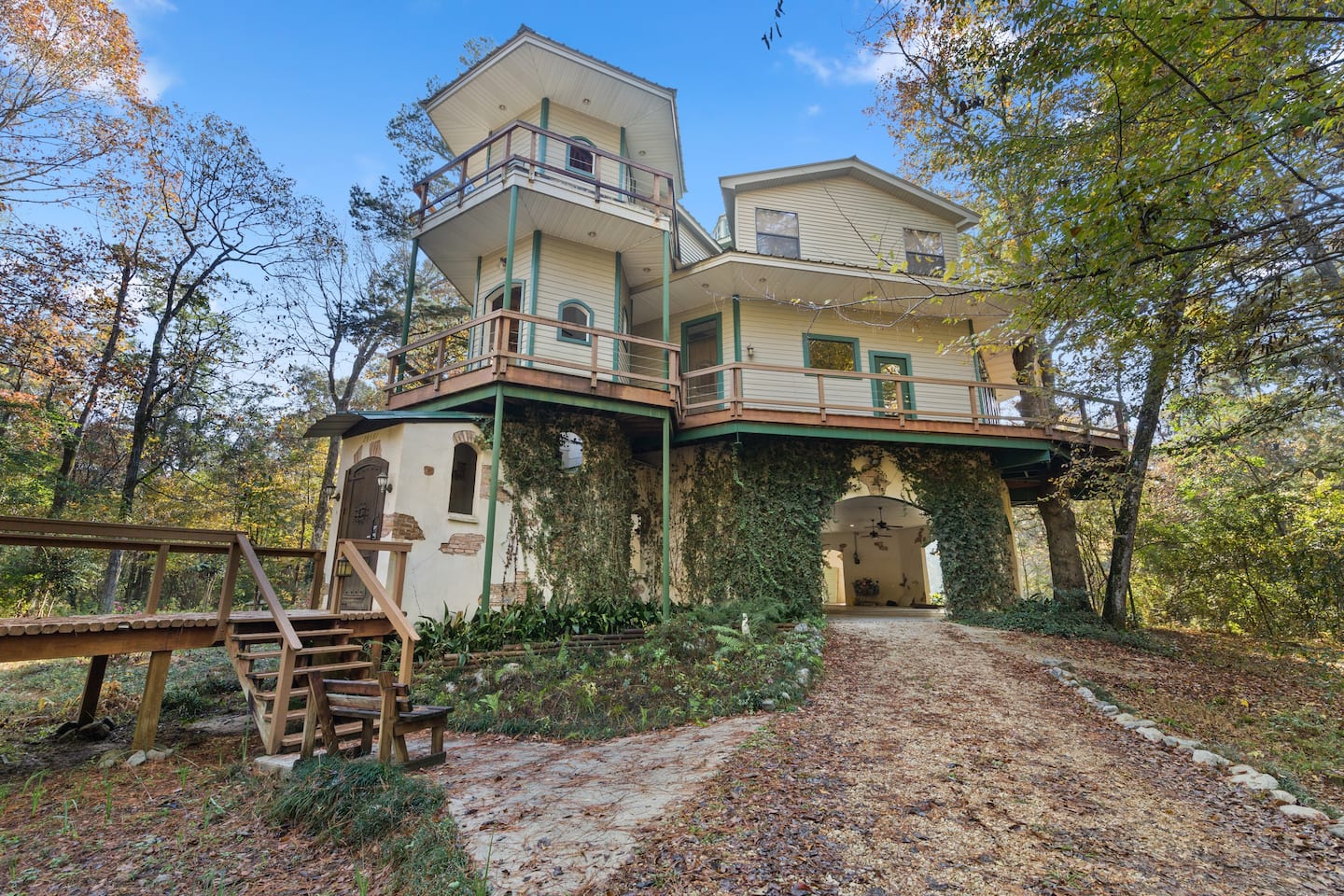 River Paradise, one of the best Airbnbs in the United States