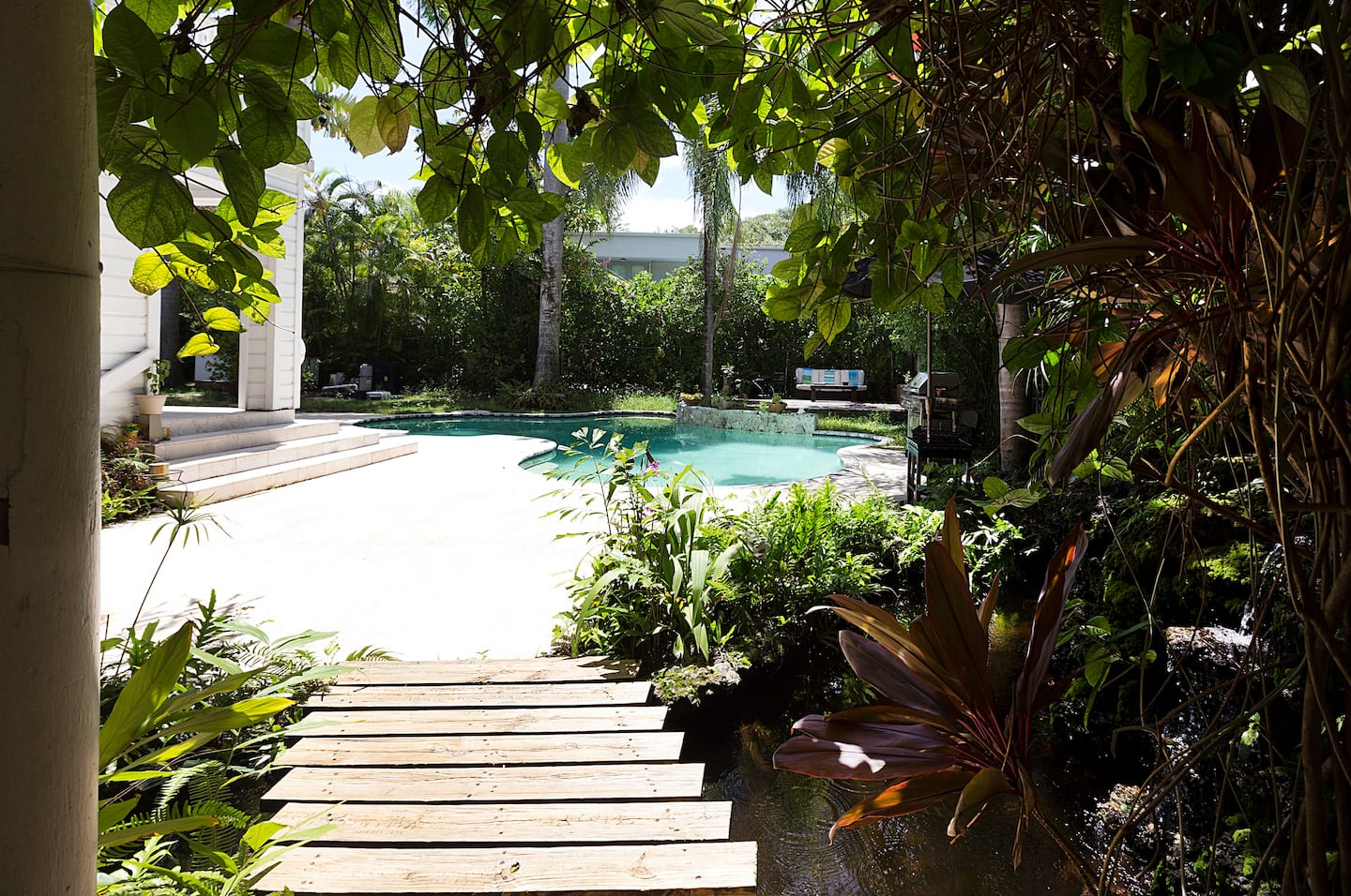 Coconut grove cottage, one of the best Airbnbs in Miami Florida