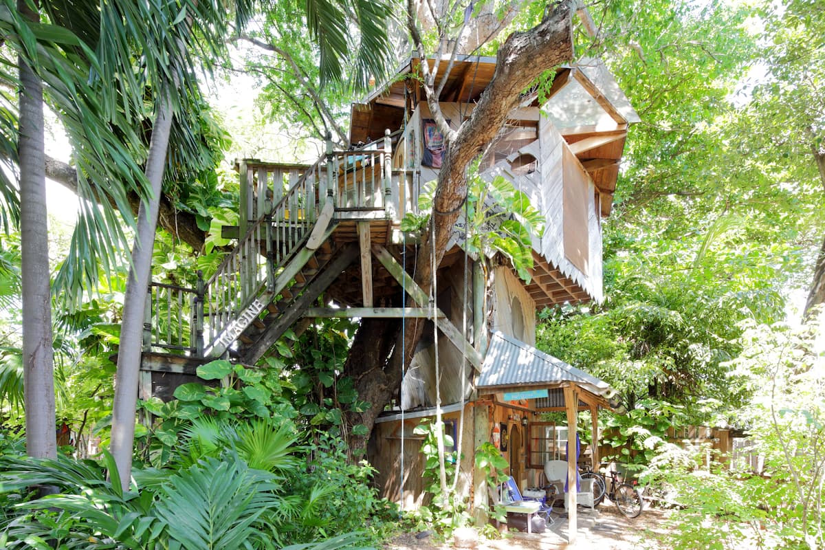 One of the best Florida Airbnbs, the Treehouse Canopy Room