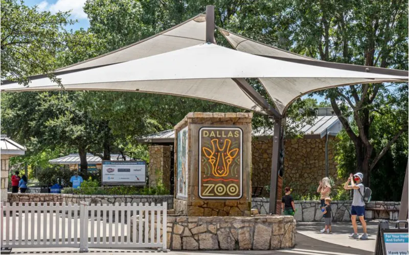 Dallas zoo entrance, one of the things to do when staying at the best Airbnbs in Dallas Texas