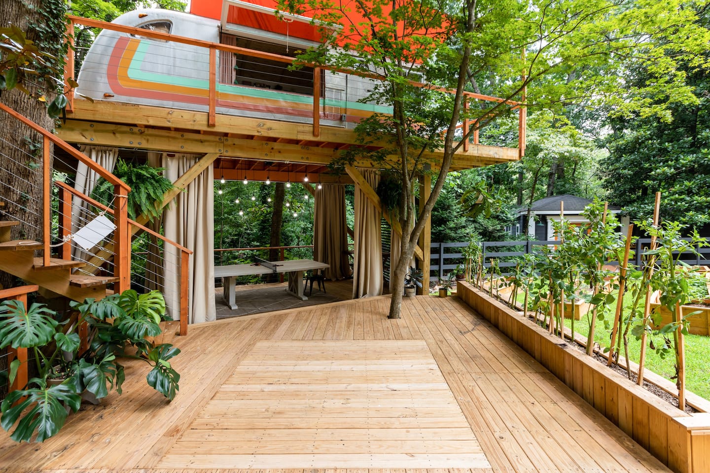 Atlanta treehouse with hot tub, one of the best Airbnbs in Atlanta, Georgia