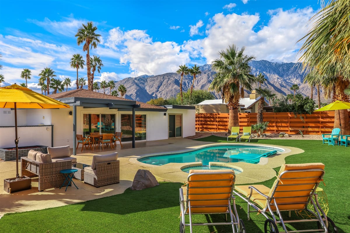 Blue Lemon Heaven, one of the best Airbnbs in California, in Palm Springs