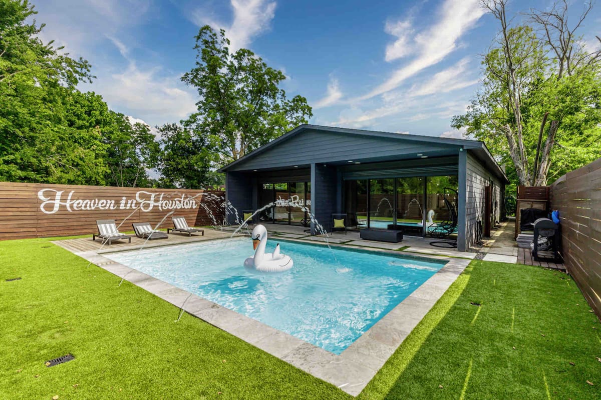 Heaven in Houston, a unique Houston Airbnb with a pool and cozy outdoor area