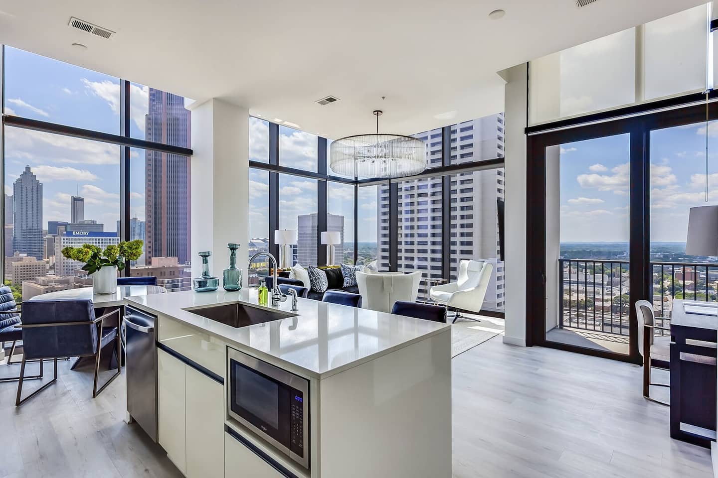 Vue Spectaculaire Penthouse by Atlanta Luxury Rentals, one of the best Airbnbs in Atlanta