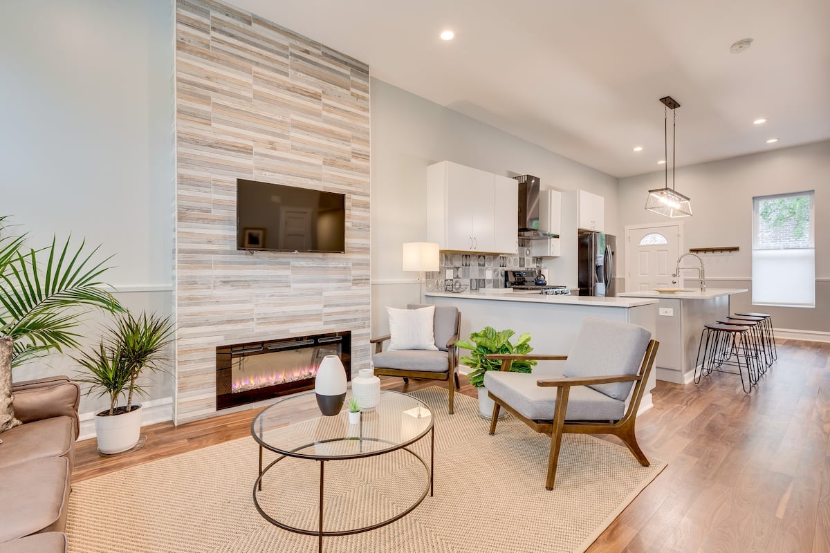 West Loop 5 Bedroom House, one of the best Airbnbs in Chicago