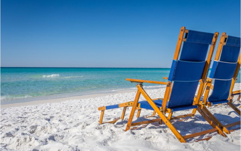 Gorgeous beach for a piece on where to stay when using a Destin Florida Airbnb