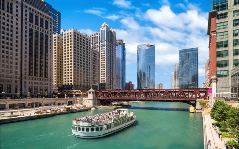 Best things to do in Chicago showing a photo of the river