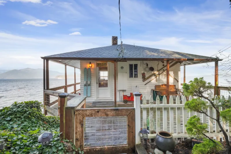 Cool waterfront boathouse, one of the best Airbnbs in Washington State