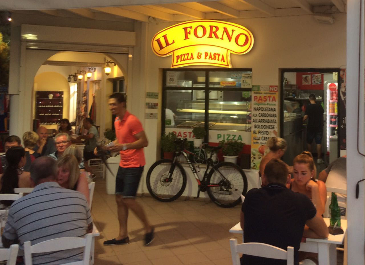 Il Forno Pizza, one of the best restaurants in Santorini