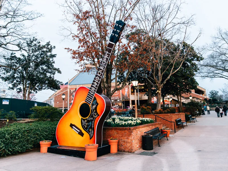 Image of one of the best restaurants in Nashville with a big guitar outside