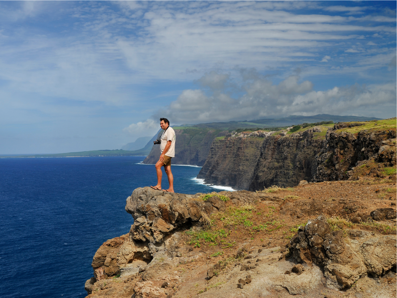 Man completing one of the best hikes in Hawaii, the Kalaupapa Peninsula Trail