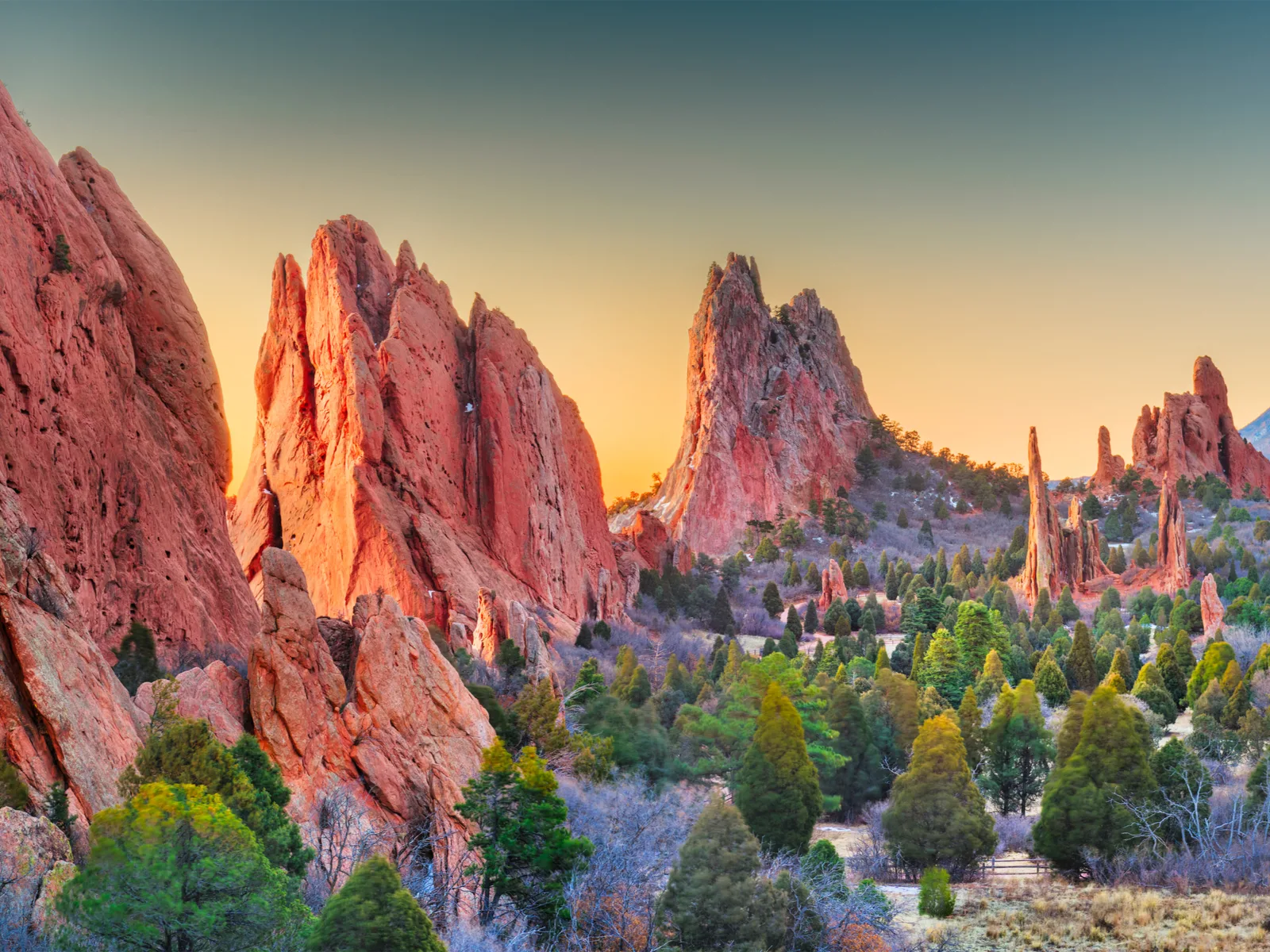 Garden of the gods featured image for a piece on the best things to do in colorado springs