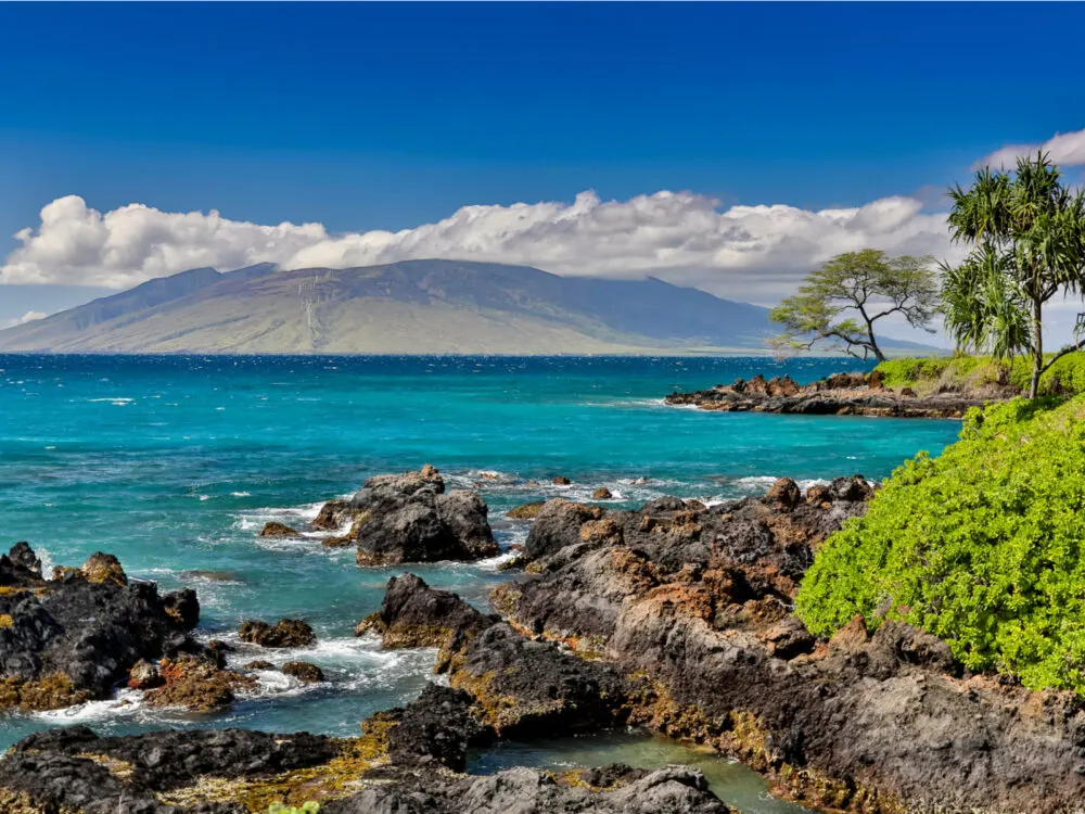 Beautiful view of the Wailea Oceanfront Boardwalk, one of the best Hawaiian hikes