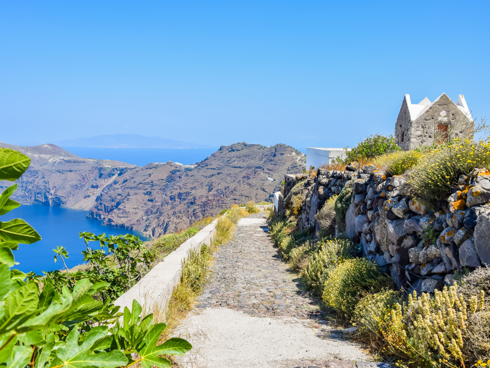 Hiking trail in Fira, one of the best things to do in Santorini