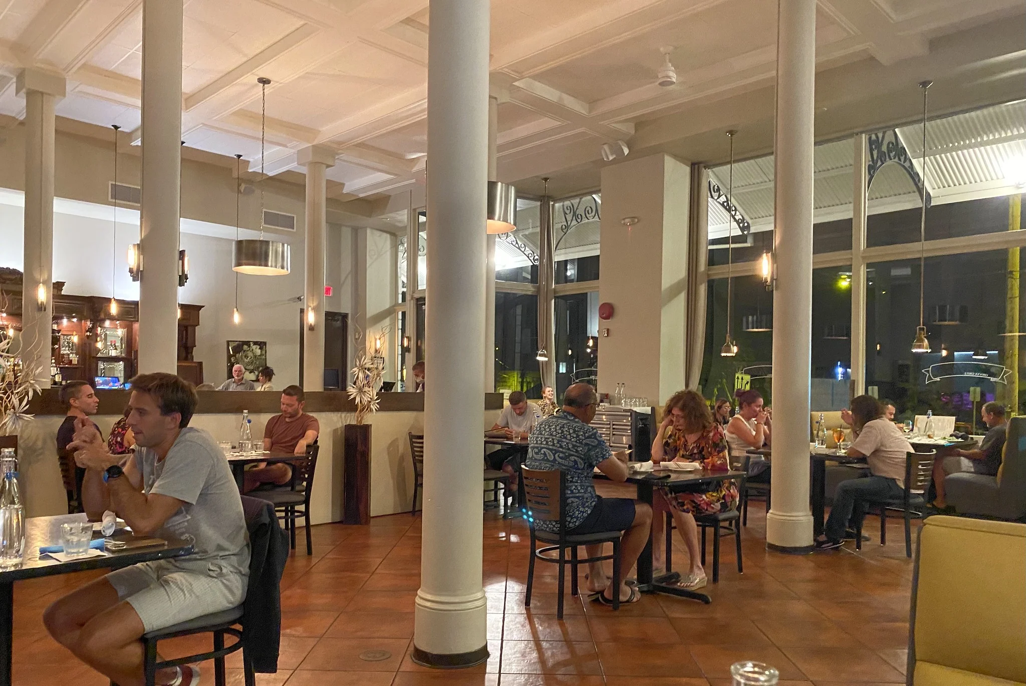 Couples and friends dined in a romantic evening at Jackie Rey’s Ohana Grill, one of the best restaurants in Kona, Hawaii, with white interior and brown tiled floor