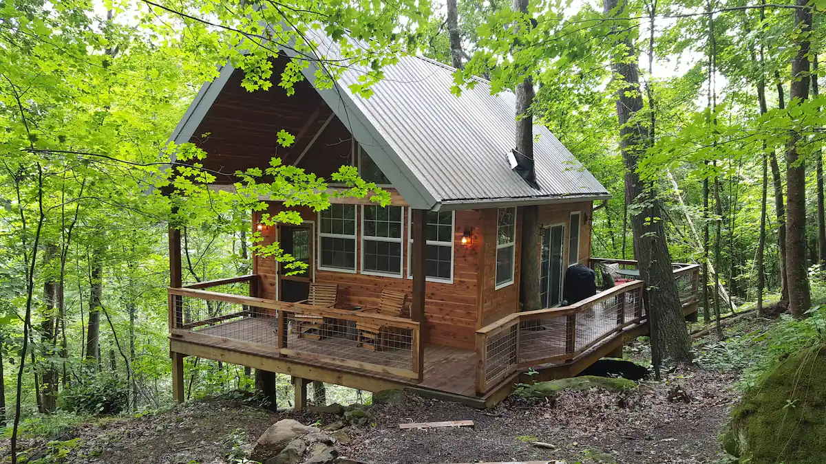 Acadia Cliffs Treehouse Cabin, one of the best Airbnbs in Ohio