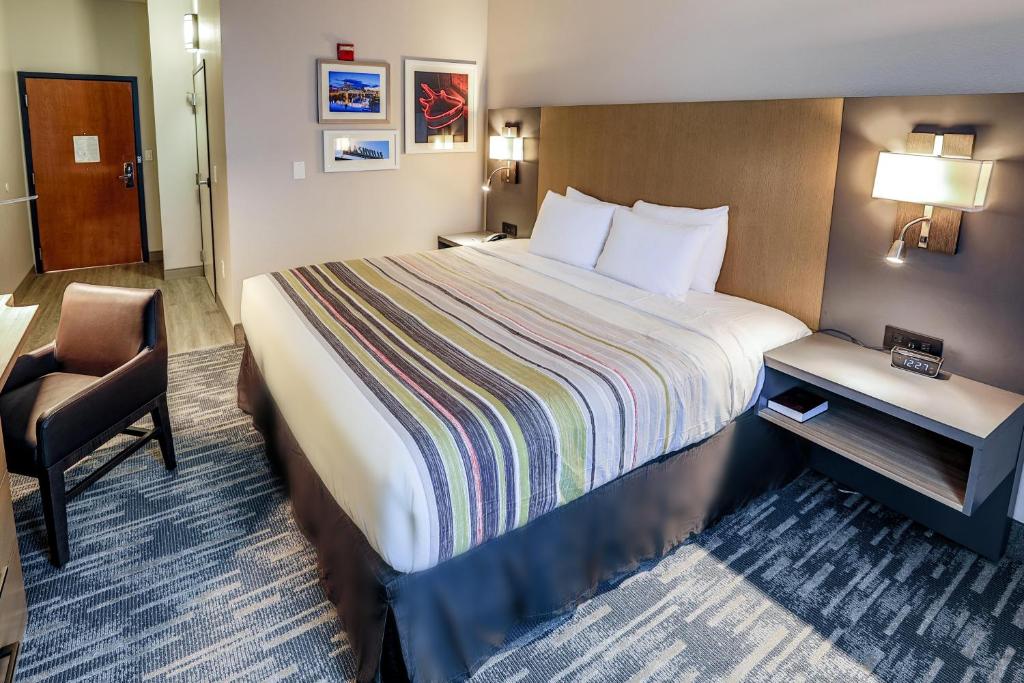 Country Inn & Suites by Radisson room view for a piece on the best hotels in Nashville