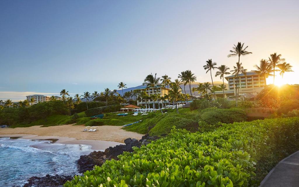 Four Seasons Wailea, one of the overall best resorts in Hawaii, pictured outside the hotel