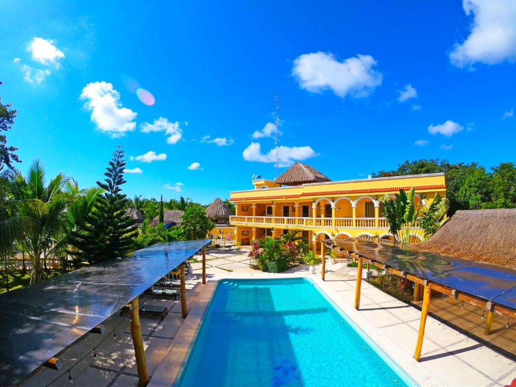 Pool area of the Hotel Scarlette, one of the best hotels in Tulum