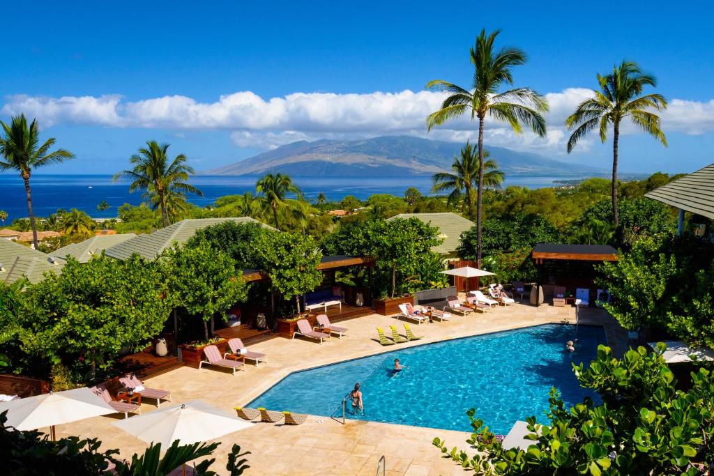 Pool at the hotel Wailea, one of Hawaii's best resorts, with Kauai in the background