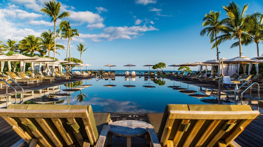 Pool view of the Four Seasons Hualalai, one of the best resorts in Hawaii