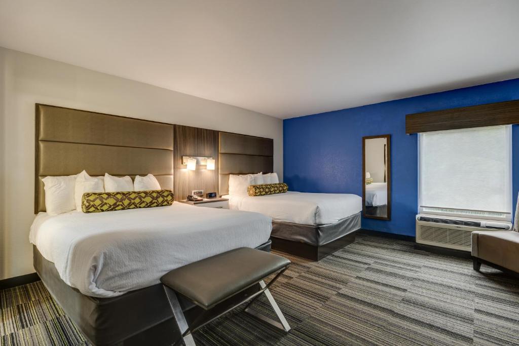 Room at the Alexis Inn and Suites, one of Nashville's best hotels