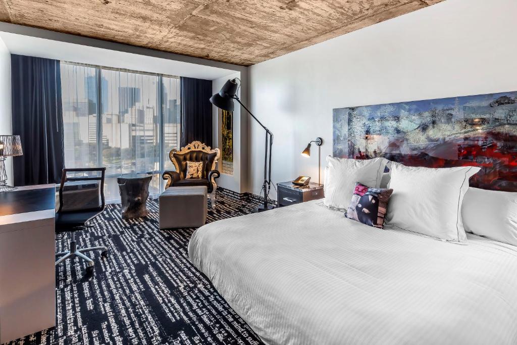 Room of one of the best hotels in Dallas, the Lorenzo Hotel