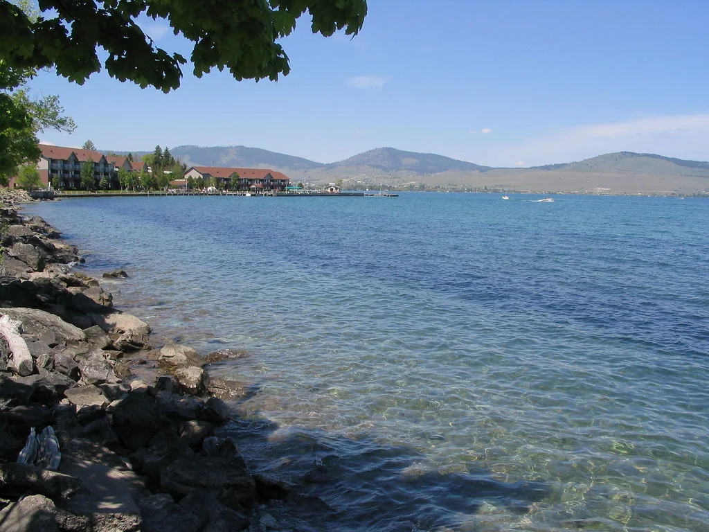 Shore image of Flathead Lake, one of the best places to visit in Montana and the largest freshwater body of water in the west