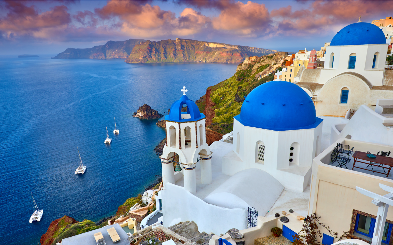 The Best Time to Visit Santorini in 2022
