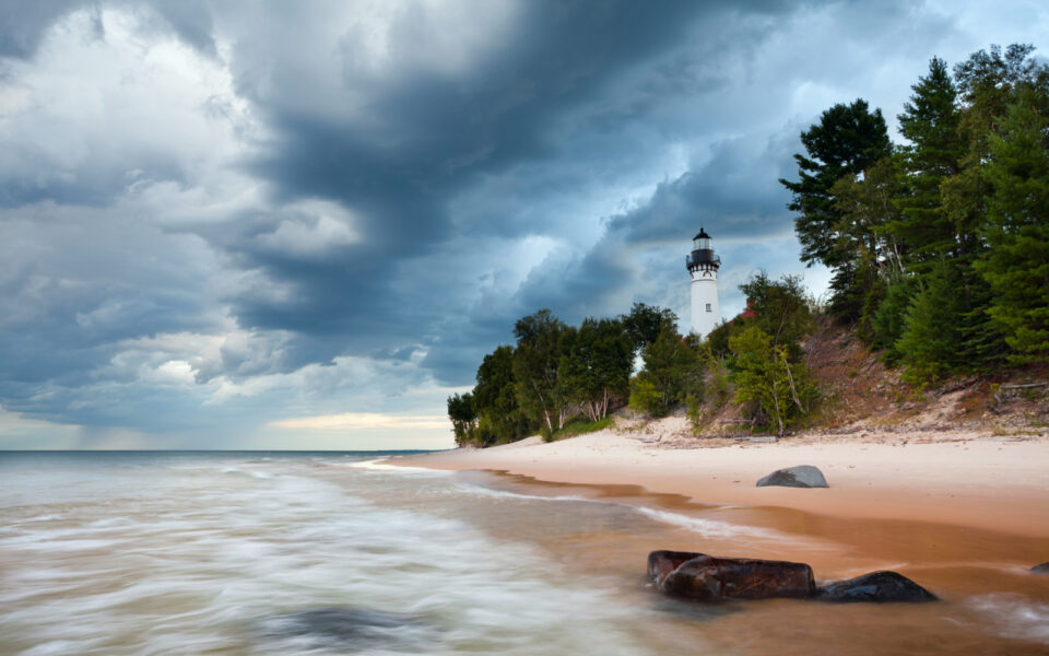 The 14 Best Lakes In The U S In 2024 Our Top Picks   Shutterstock 109984706 960x600 