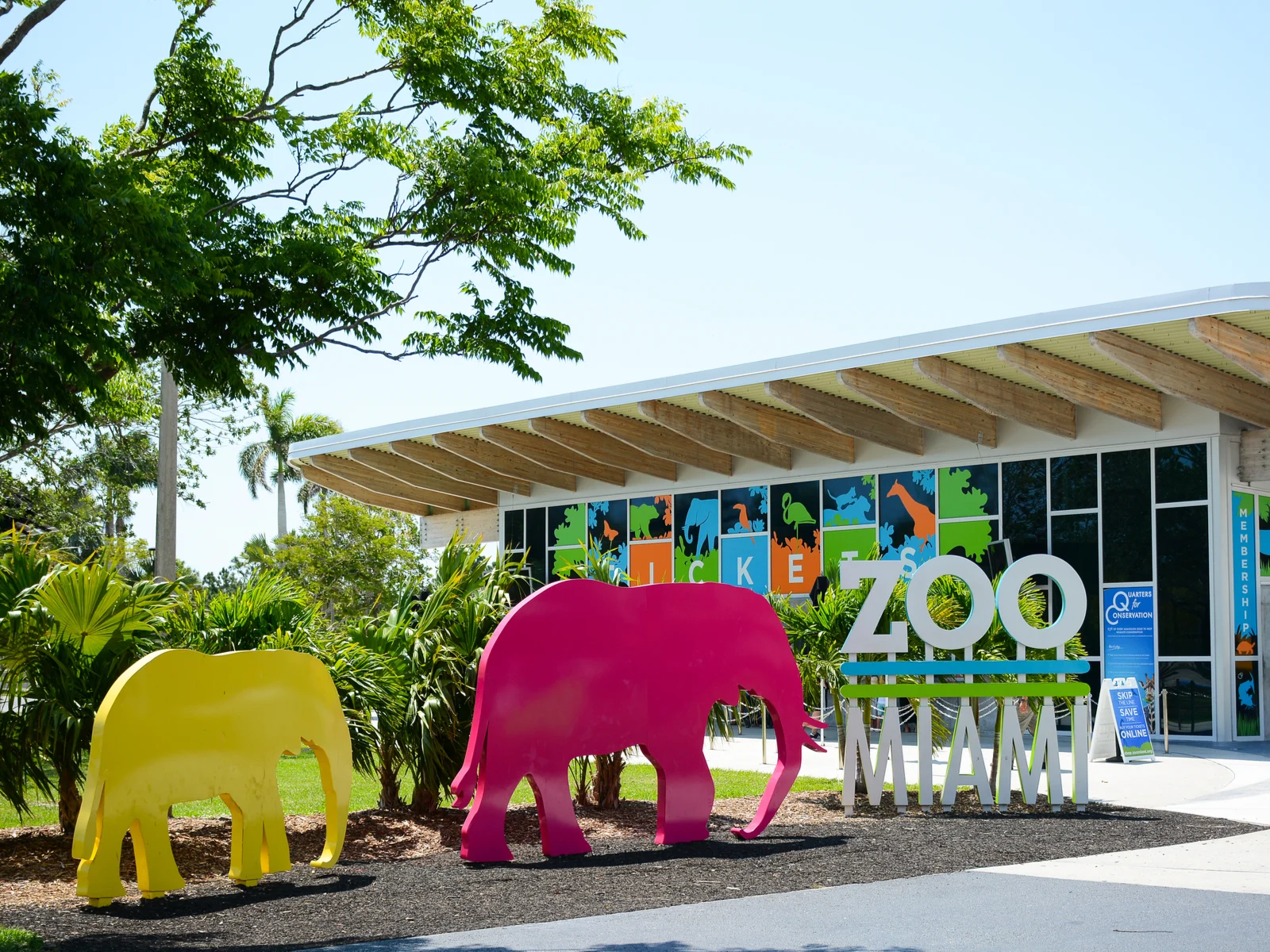 Photo of the entrance to the Miami Zoo, one of the best things to do in Miami