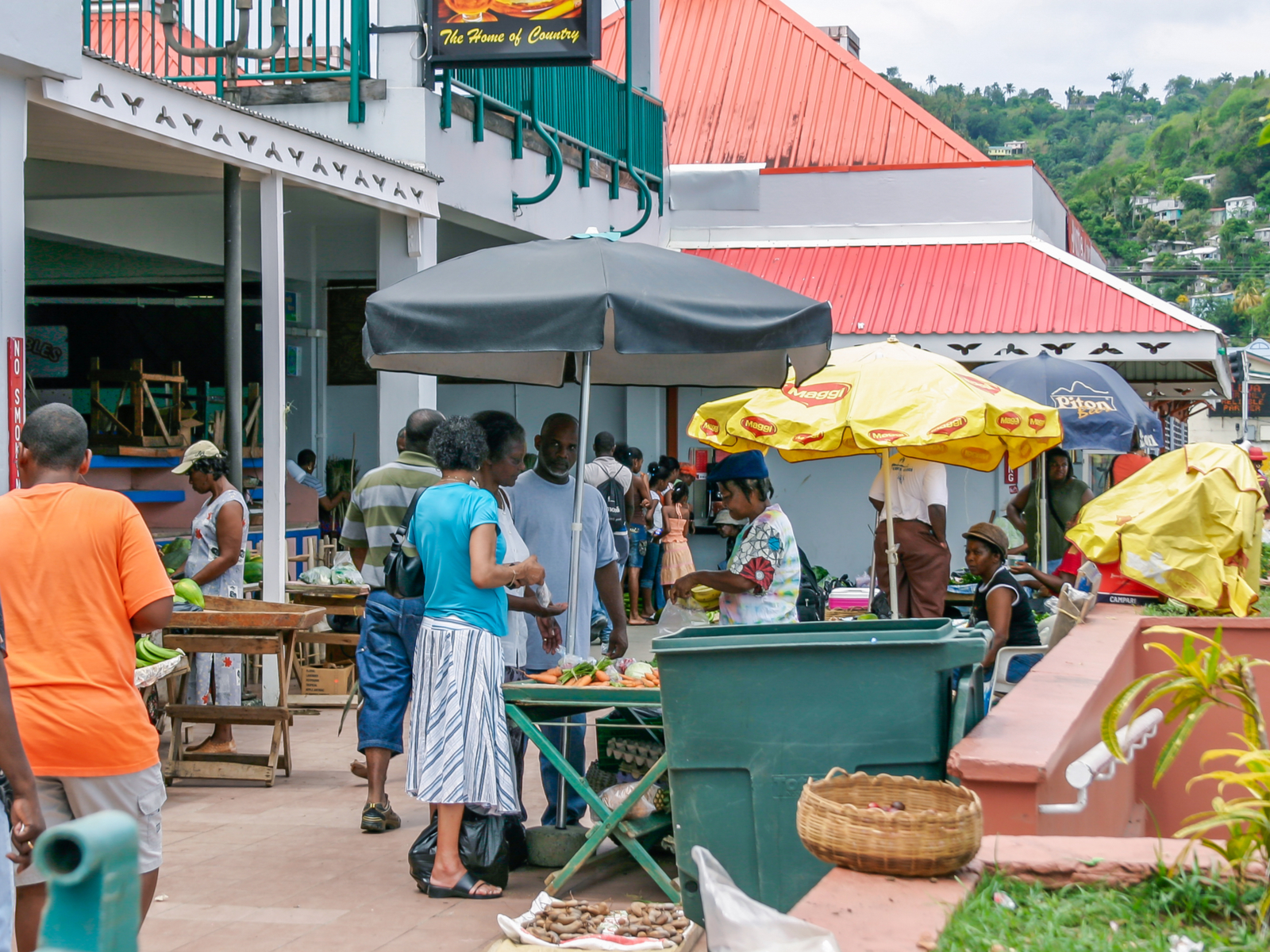 Shopping market, one of the best things to do in Saint Lucia