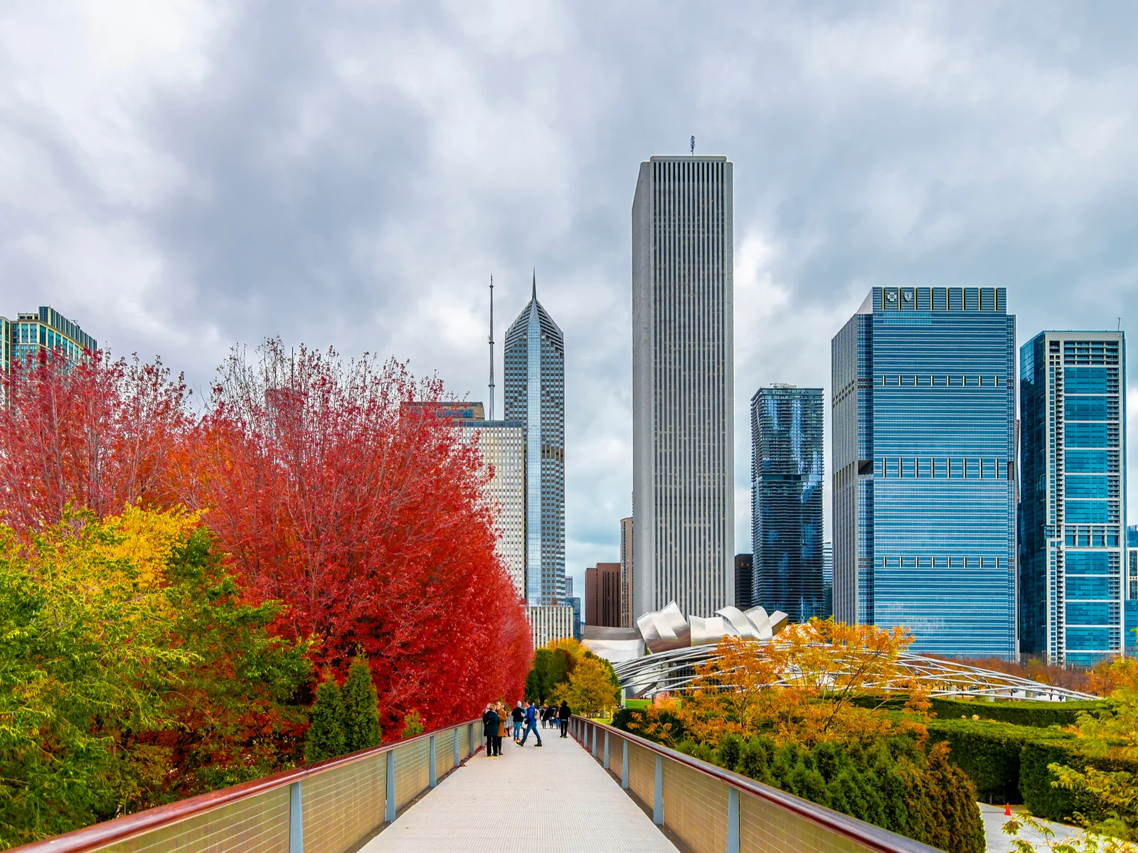 Pretty view of the Chicago skyline in the fall, one of the best times to visit Chicago