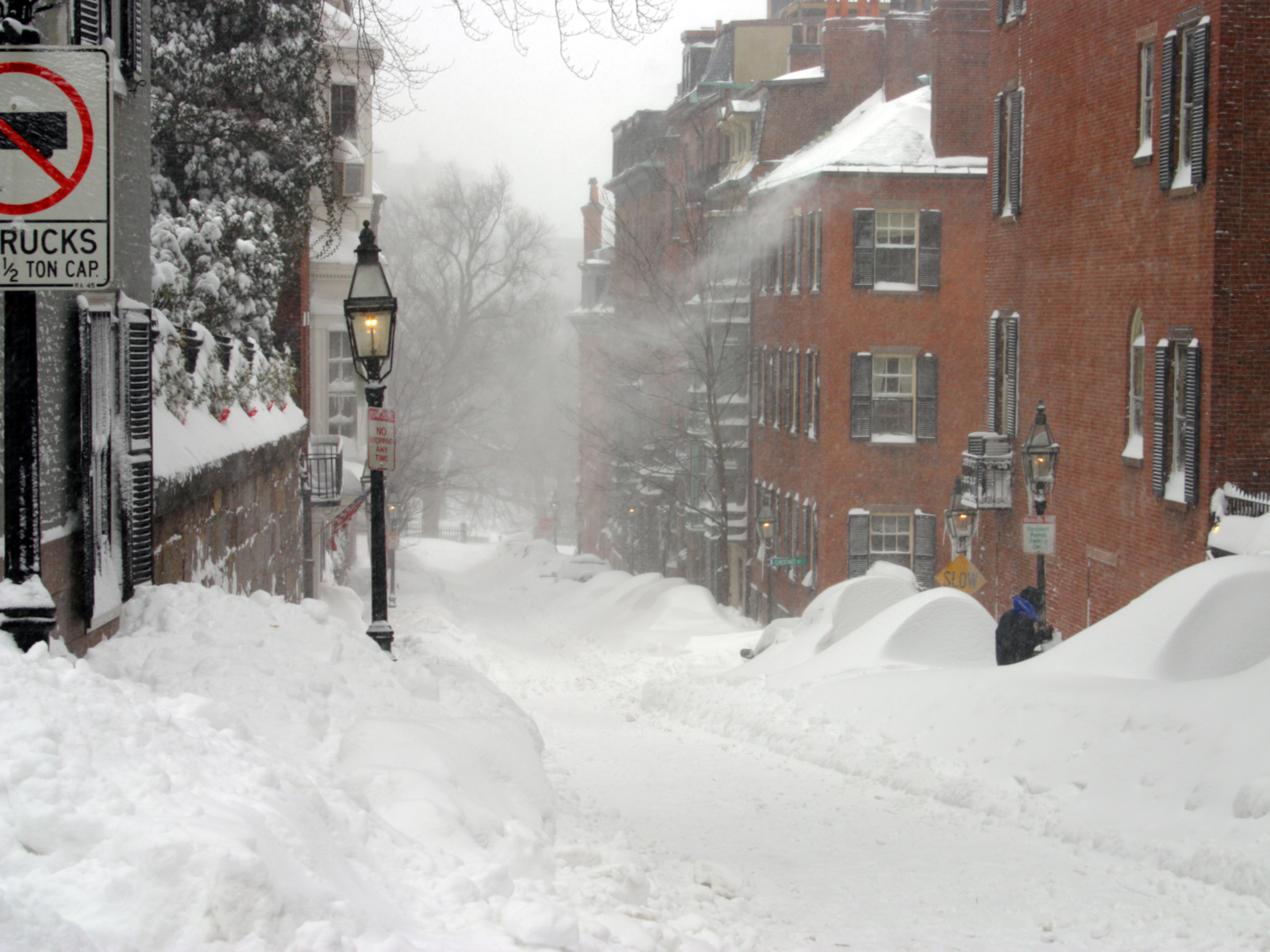 Snowstorm pictured during the worst time to visit Boston