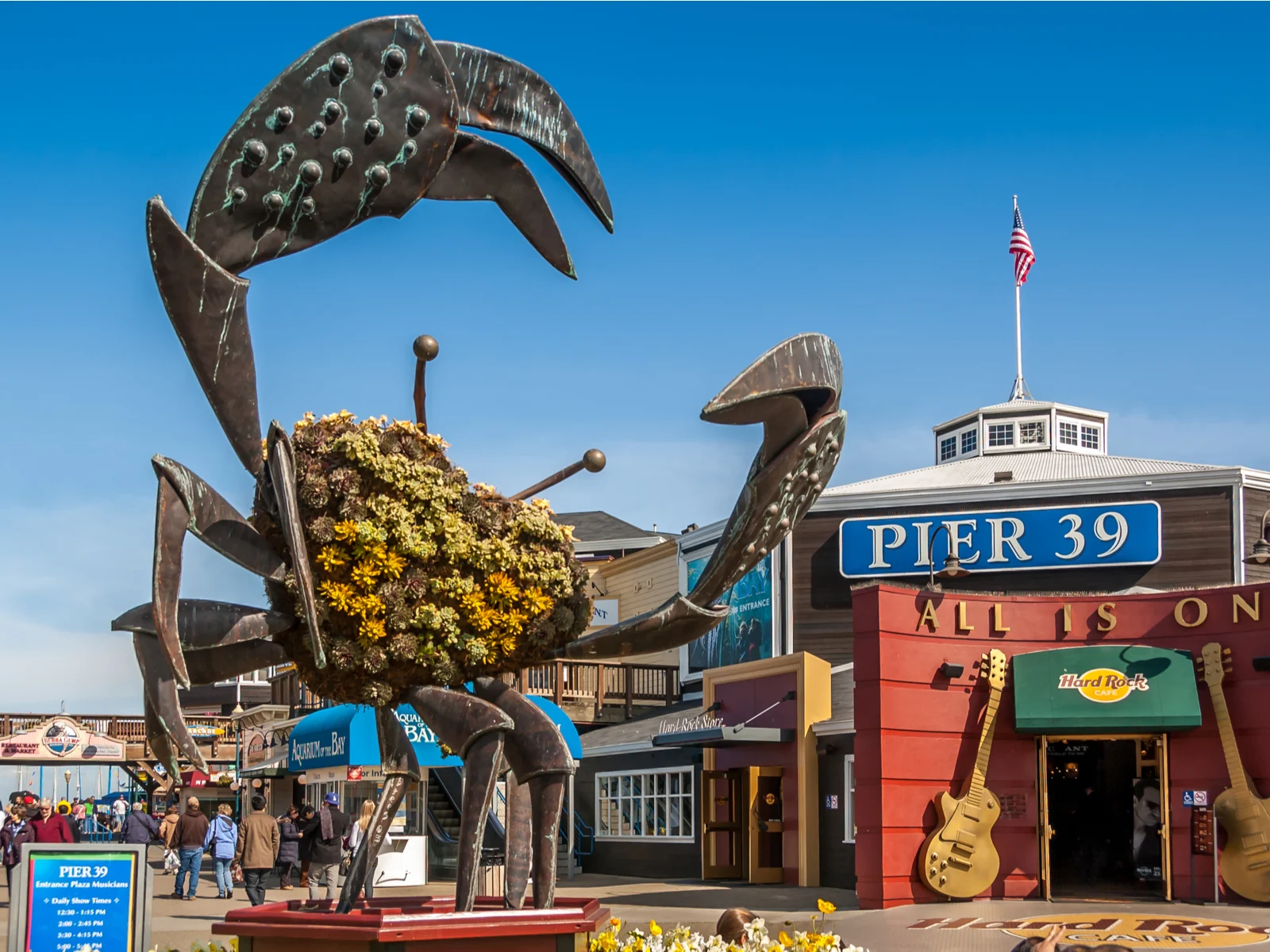 Giant crab statue outside fisherman's wharf, one of the best things to do in San Francisco