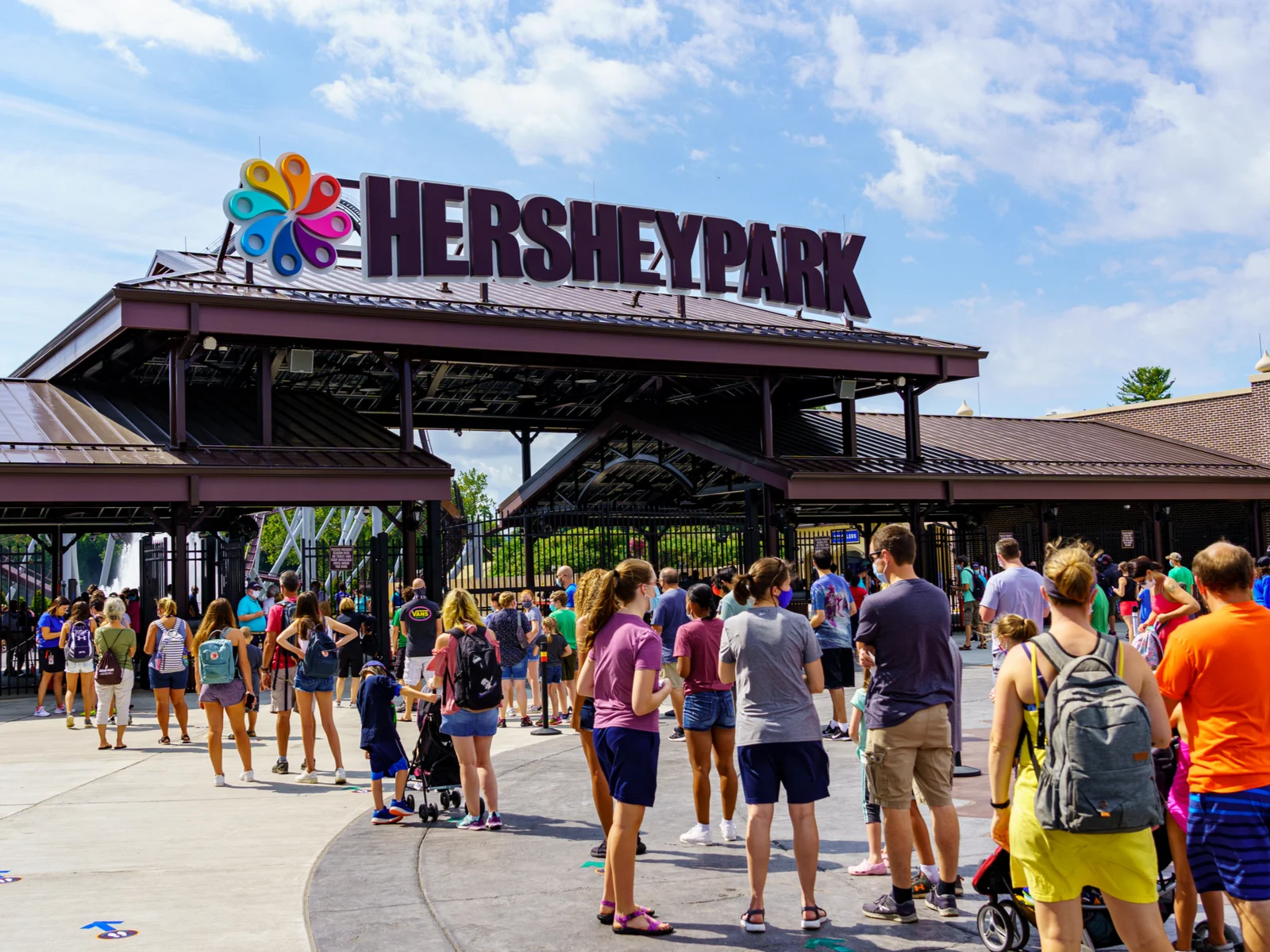 Families queuing up at the entrance of Hershey Park, one of the best things to do in Pennsylvania, to get admission