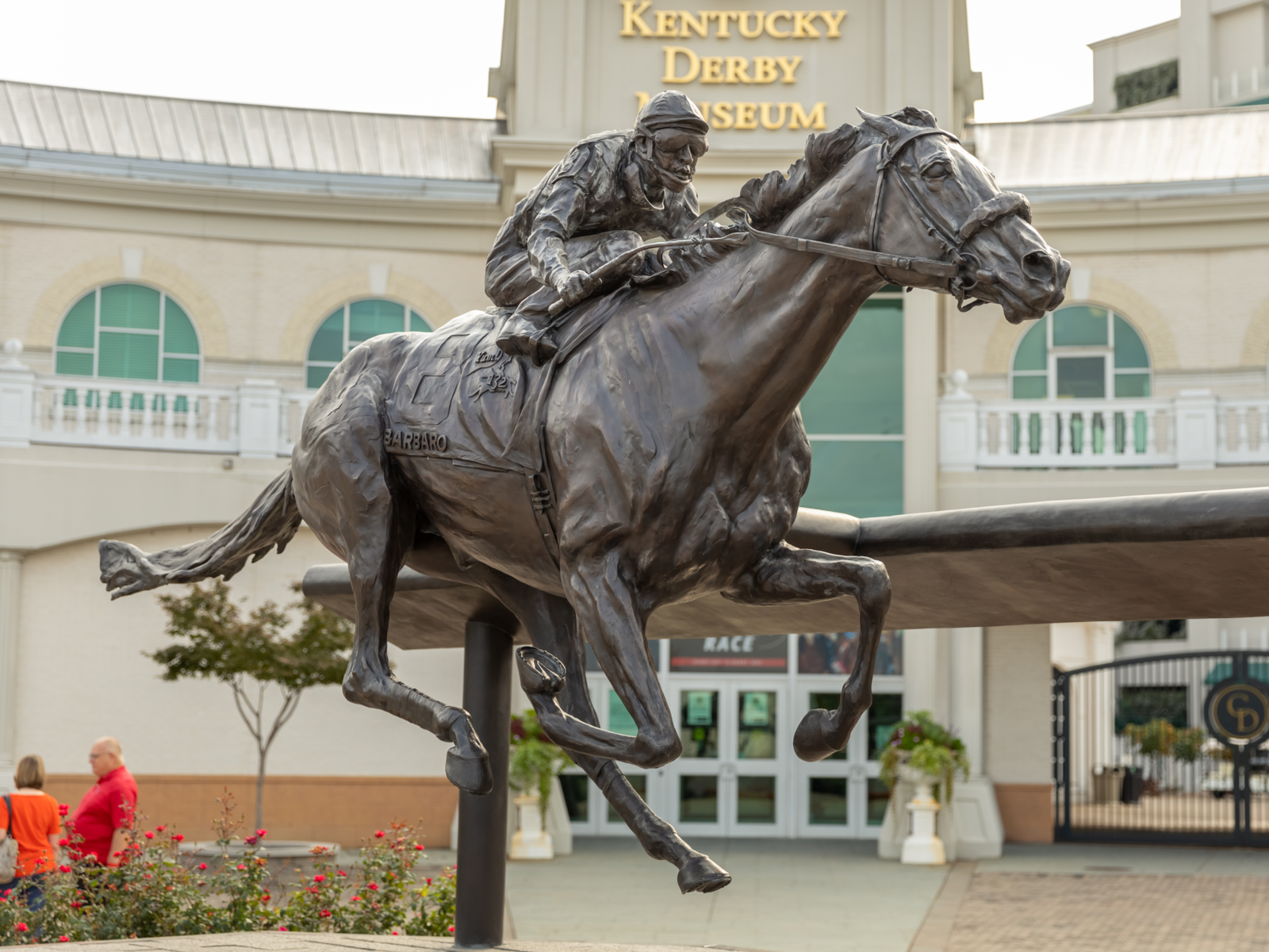 The iconic Barbaro Memorial Statue on a swift run and the Kentucky Derby Museum, one of the best things to do in Kentucky, in background