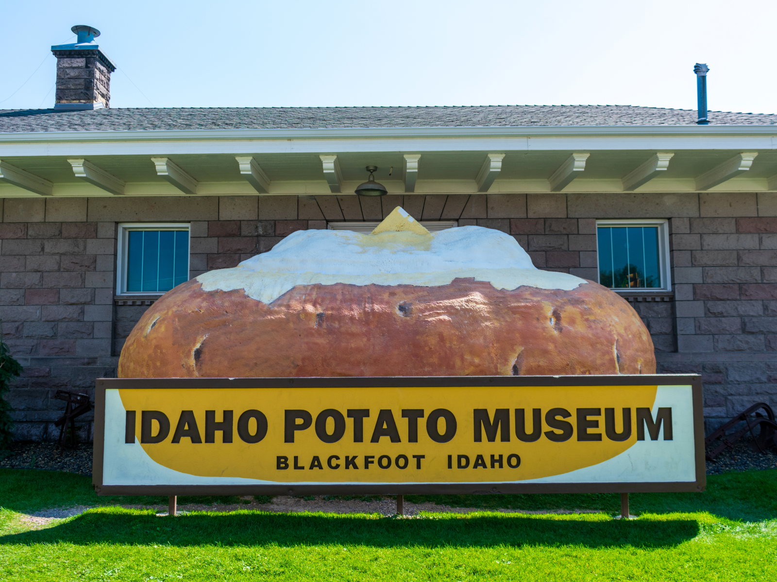 A gigantic baked potato statue and a signage of Idaho Potato Museum, one of the best things to see in Idaho, erected to preserve the potato history and industry