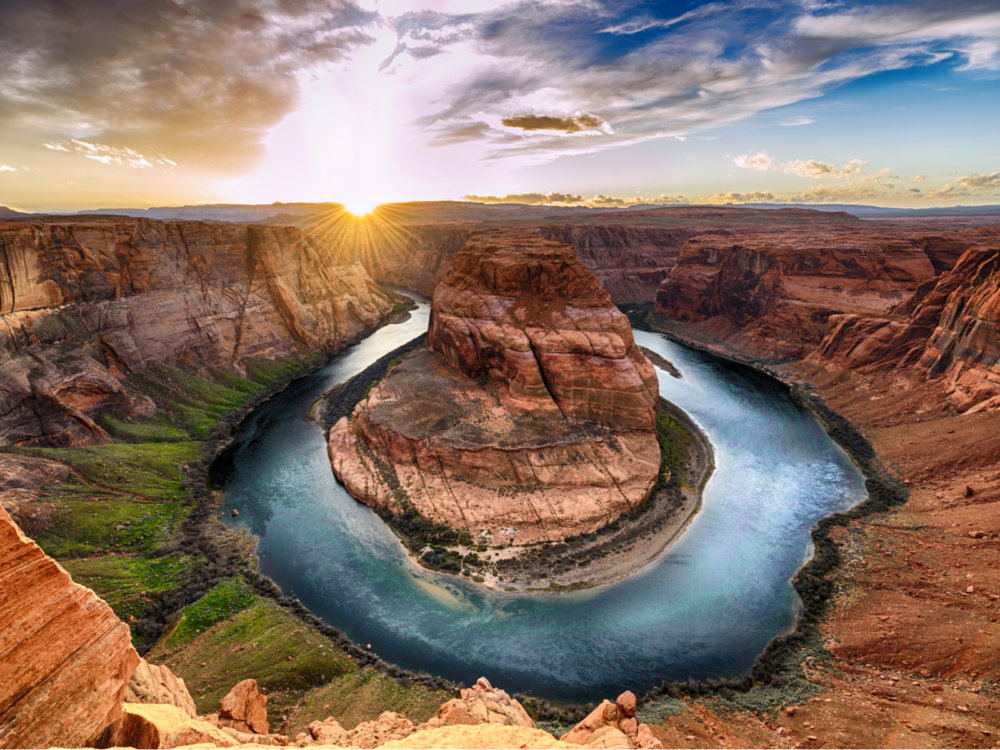 Amazing view of horseshoe bend, one of the best places to visit in Arizona, at dusk