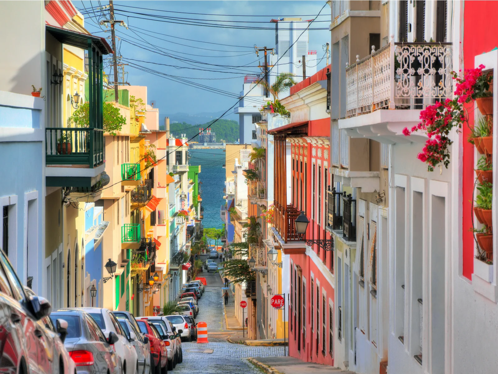 Image of a vibrant street in San Juan during the best time to visit Puerto Rico