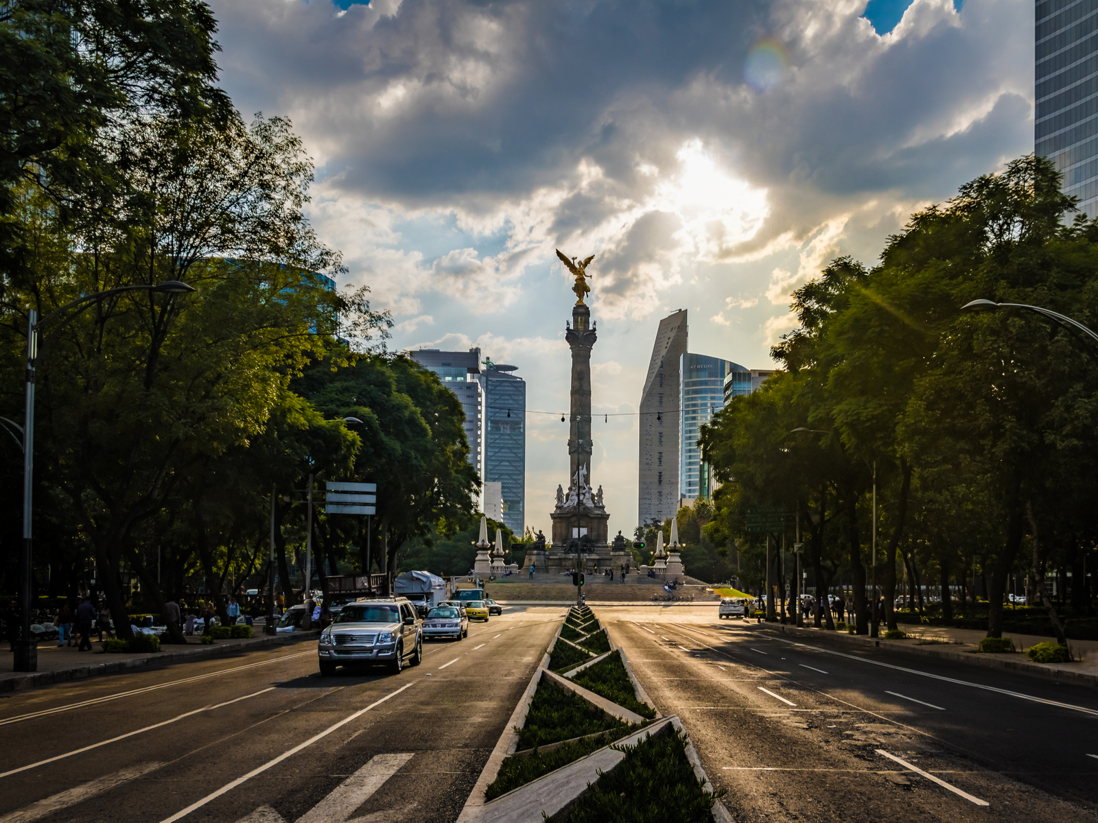 Paseo de la Reforma avenue for a piece on is Mexico City safe