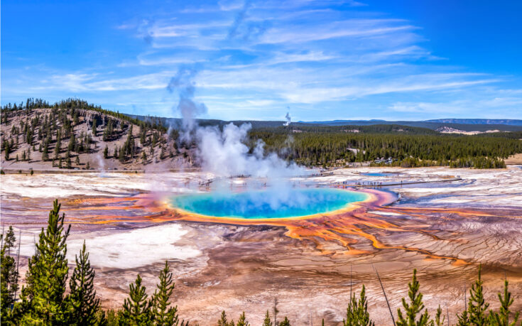 Where To Stay In Yellowstone In 2024 Best Areas Hotels   Shutterstock 602444258 735x459 