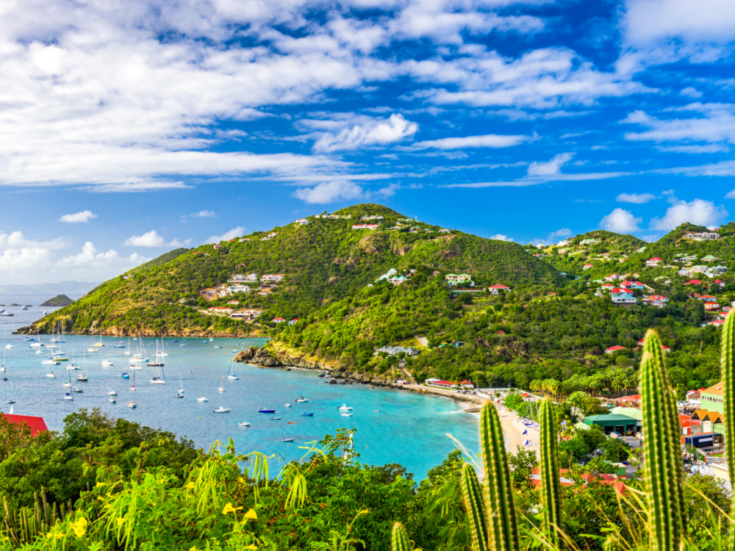 🏝️ The 17 Safest Islands in the Caribbean in 2023