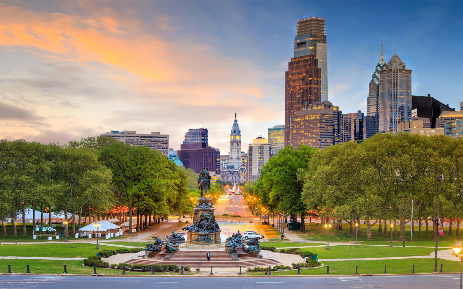Skyline of the downtown and historical districts, one of the best things to do in Philadelphia