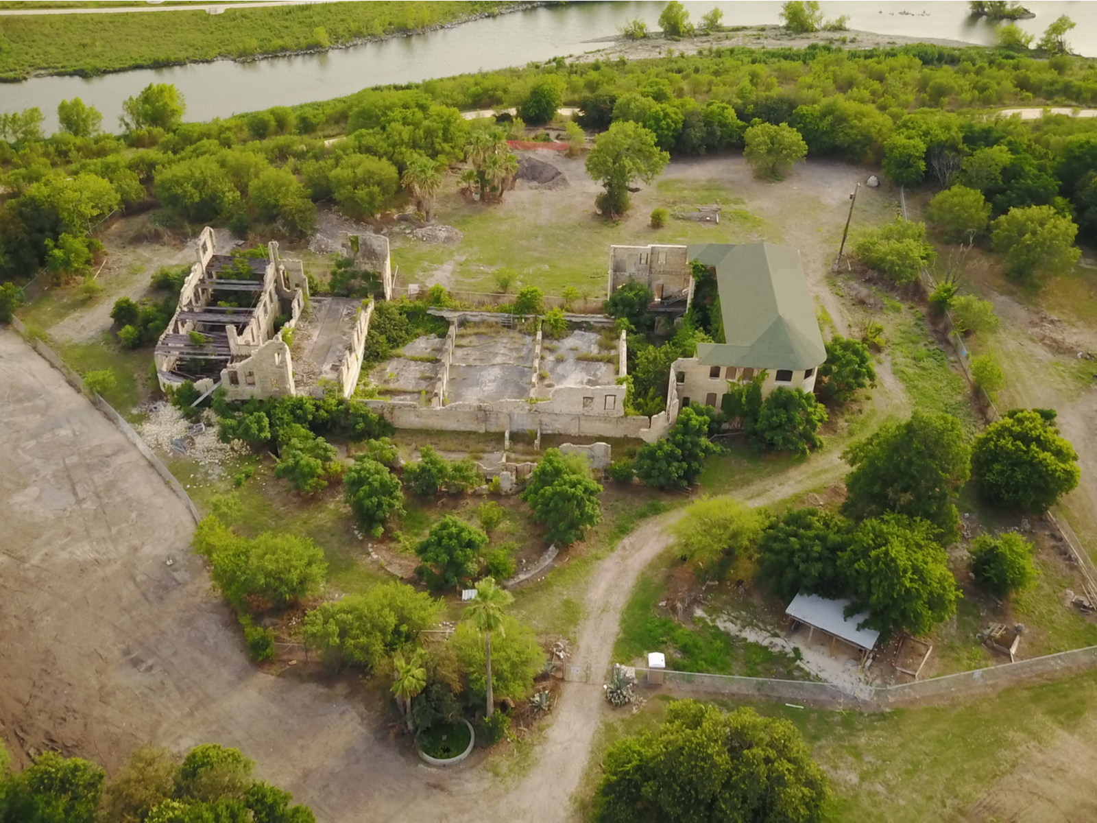 Image of the Hot Wells Resort ruins, one of the best attractions in San Antonio