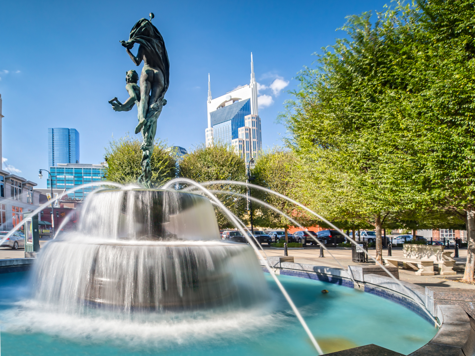 Gorgeous shot of a clear and crisp summer day during the best time to visit Nashville with a giant statue in Symphony Place in full frame