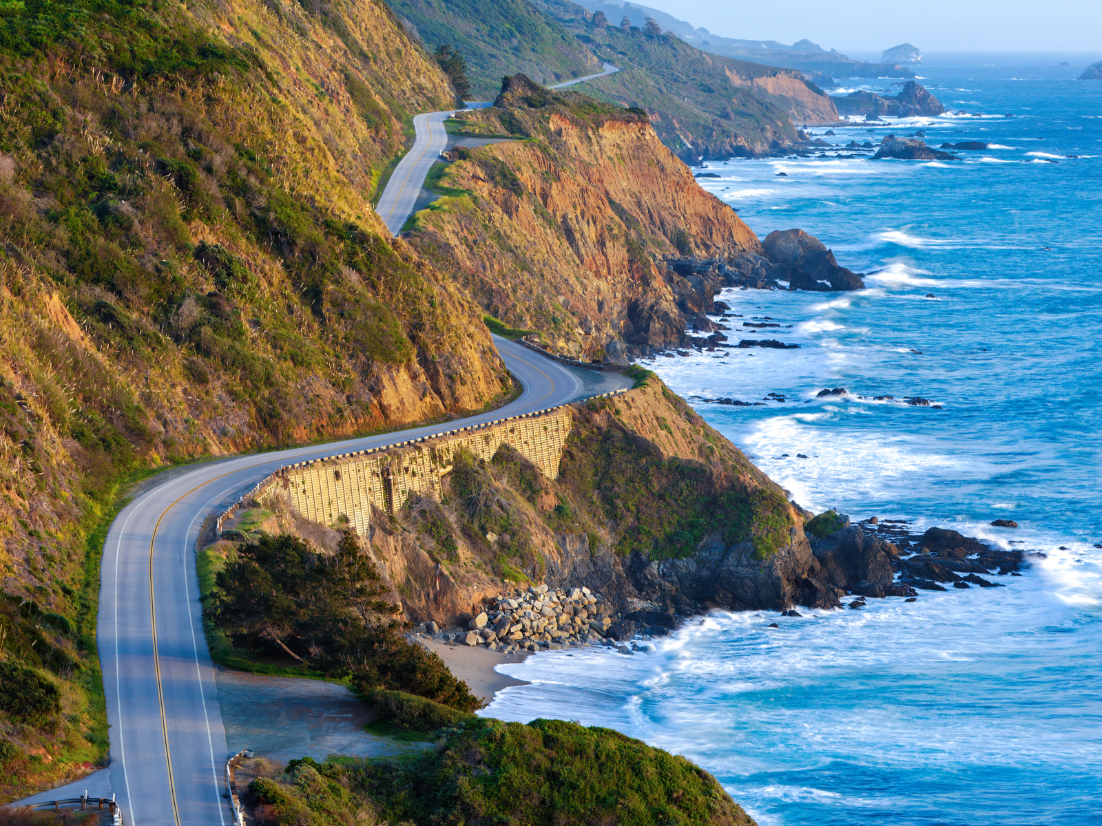 Highway 1 running up the pacific coast in the Big Sur