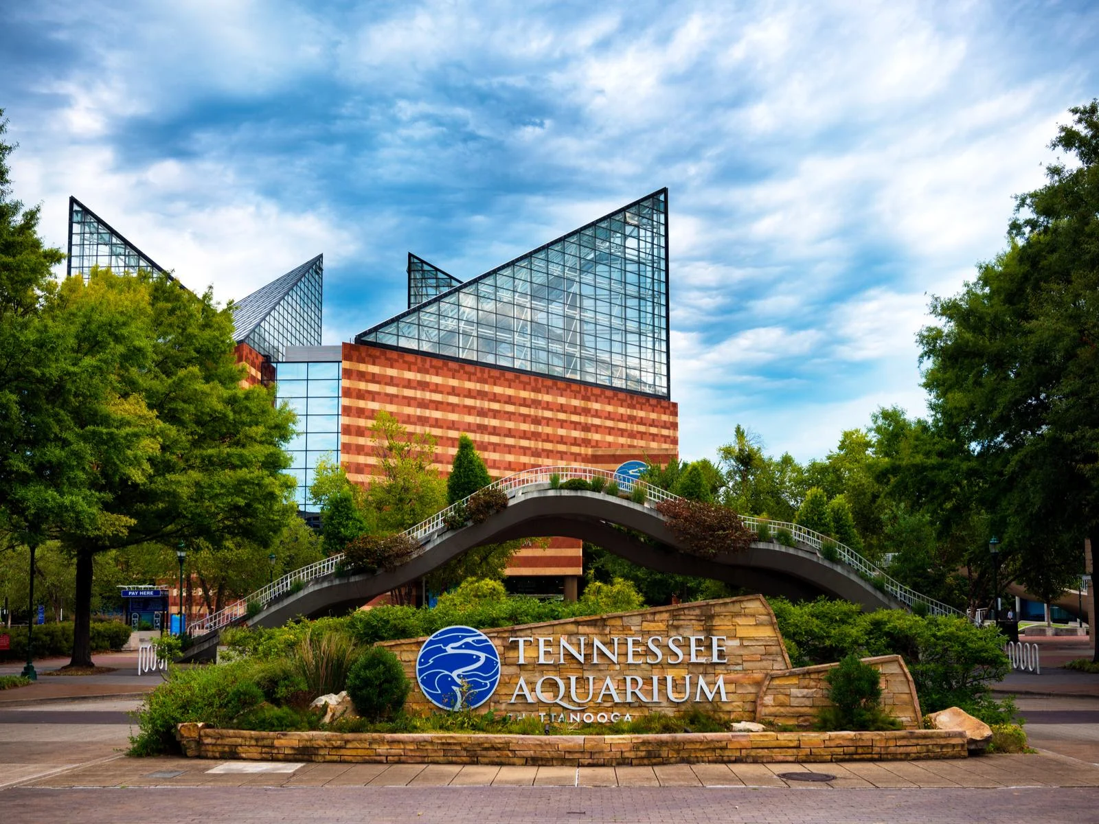 A display at the entrance of Tennessee Aquarium, one of the best aquariums in the US, with structures in the background with glass roofing