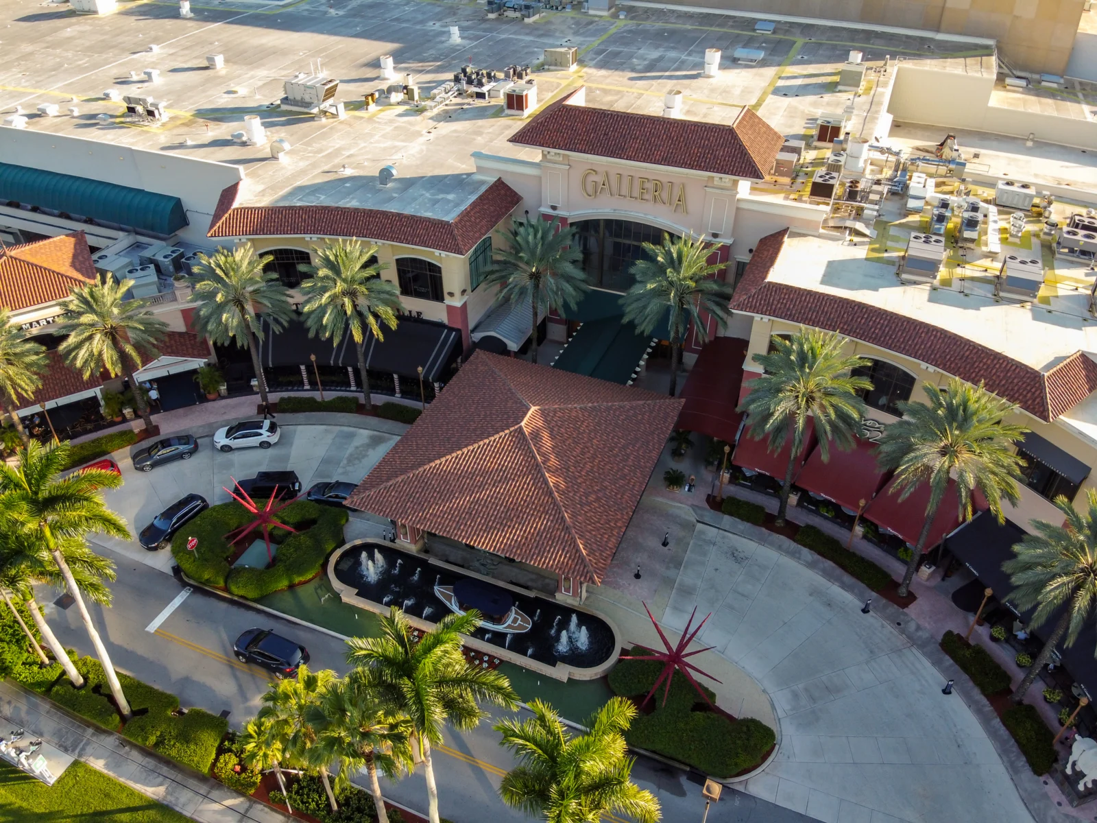 Aerial photo of the enormous The Galleria Mall as one of the best things to do in Fort Lauderdale, with few parked cars